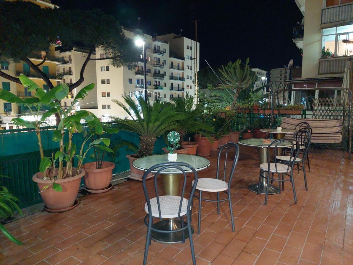 Appartement Domus Cesare à Naples Extérieur photo